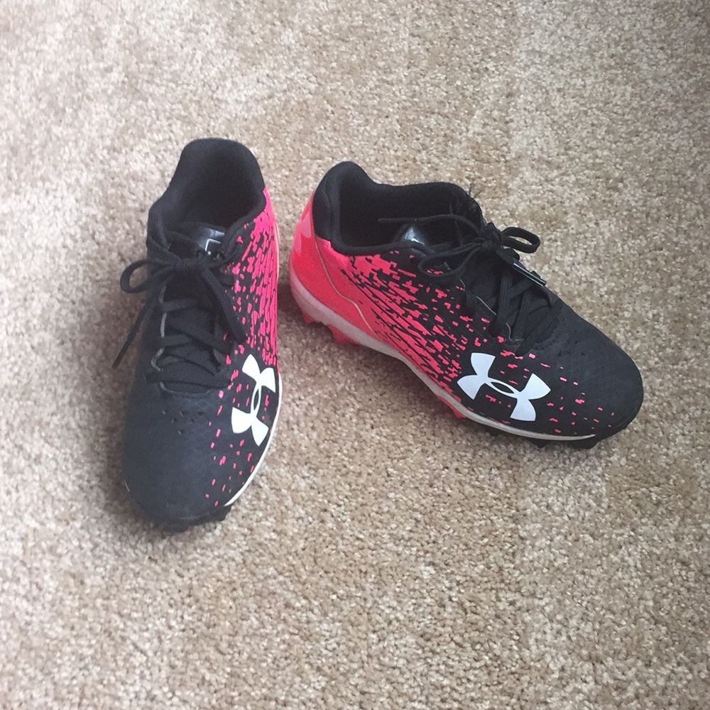 Girls' baseball cleats